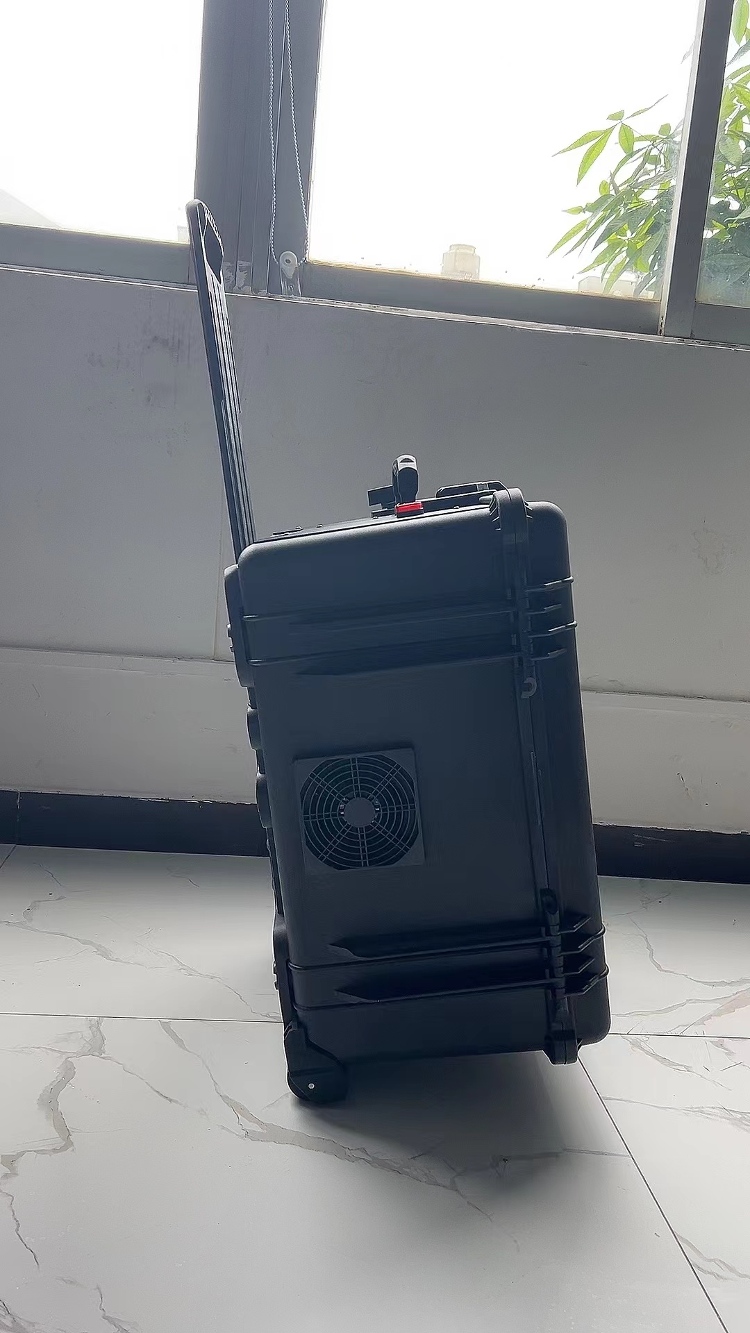 拜泉手拉箱型移动通信干扰器